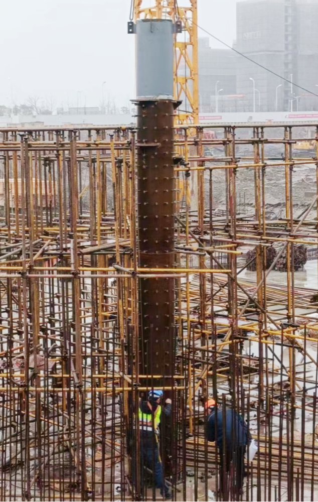 图为金桥临港综合区商住体（二期）除桩基工程项目现场安装时一景.png
