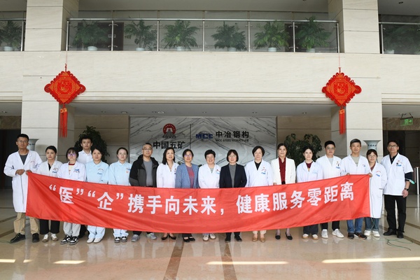 3-工作人员合照.jpg