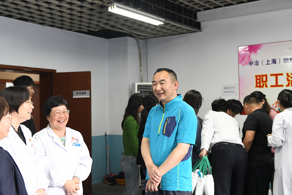 1-董事长现场慰问.jpg